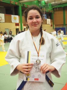Julia Czogalla vom Judo-Team Holten qualifizierte sich als Zweitplatzierte der Bezirkseinzelmeisterschaft in der U15 für die Westdeutsche-Einzelmeisterschaft. (Foto: Judo-Team Holten)